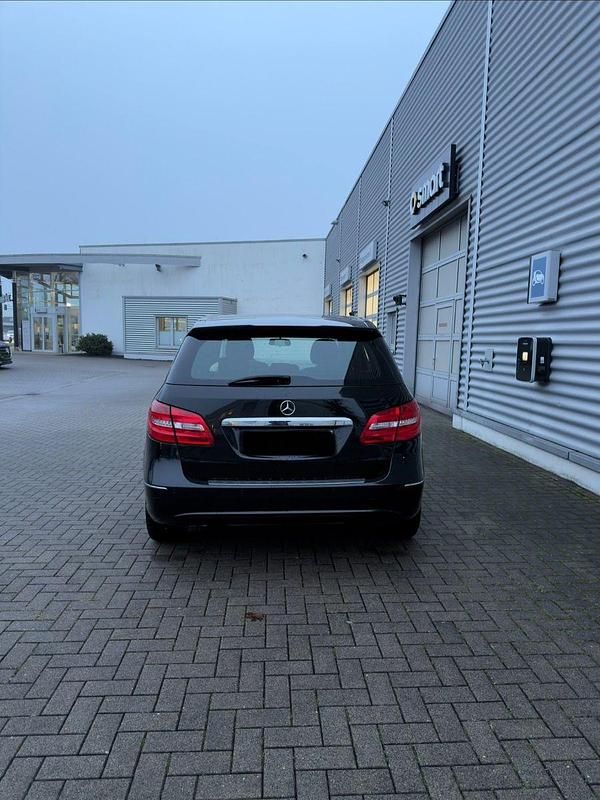 Gebraucht Mercedes B180 109 PS (80 kW) 2014 Schwarz Van / Kleinbus