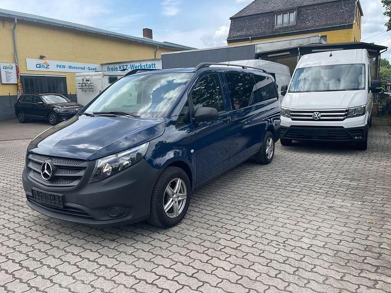Blau Gebraucht 2019 Mercedes Vito Van / Kleinbus | 21.420 € (Fairer Preis) - Bild 1/4