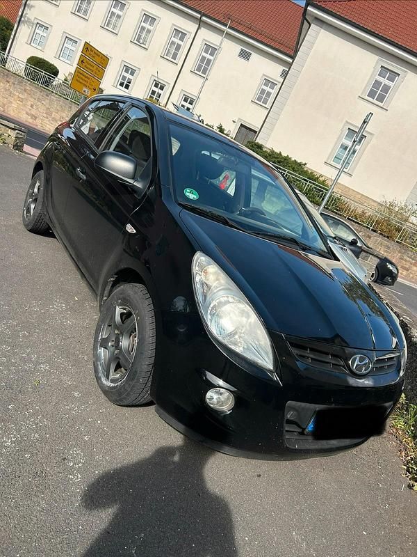 Schwarz Gebraucht 2009 Hyundai i20 Kleinwagen | 2.600 € (Fairer Preis) - Bild 1/4