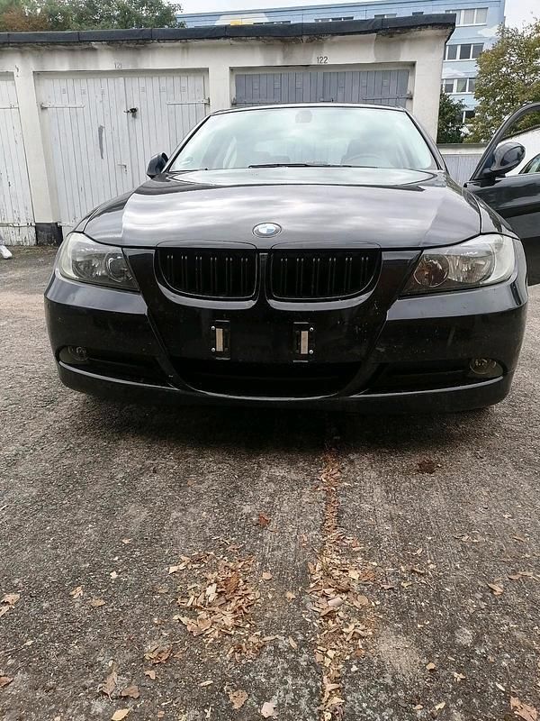 Schwarz Gebraucht 2006 BMW 318 Limousine | 4.700 € (Etwas zu teuer) - Bild 1/4