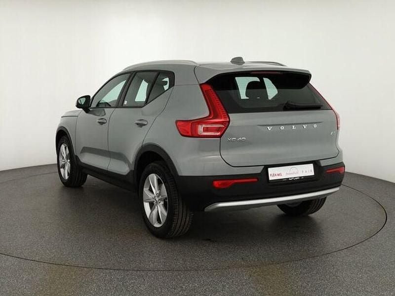Neu Volvo XC40 163 PS (119 kW) 2025 Grau SUV
