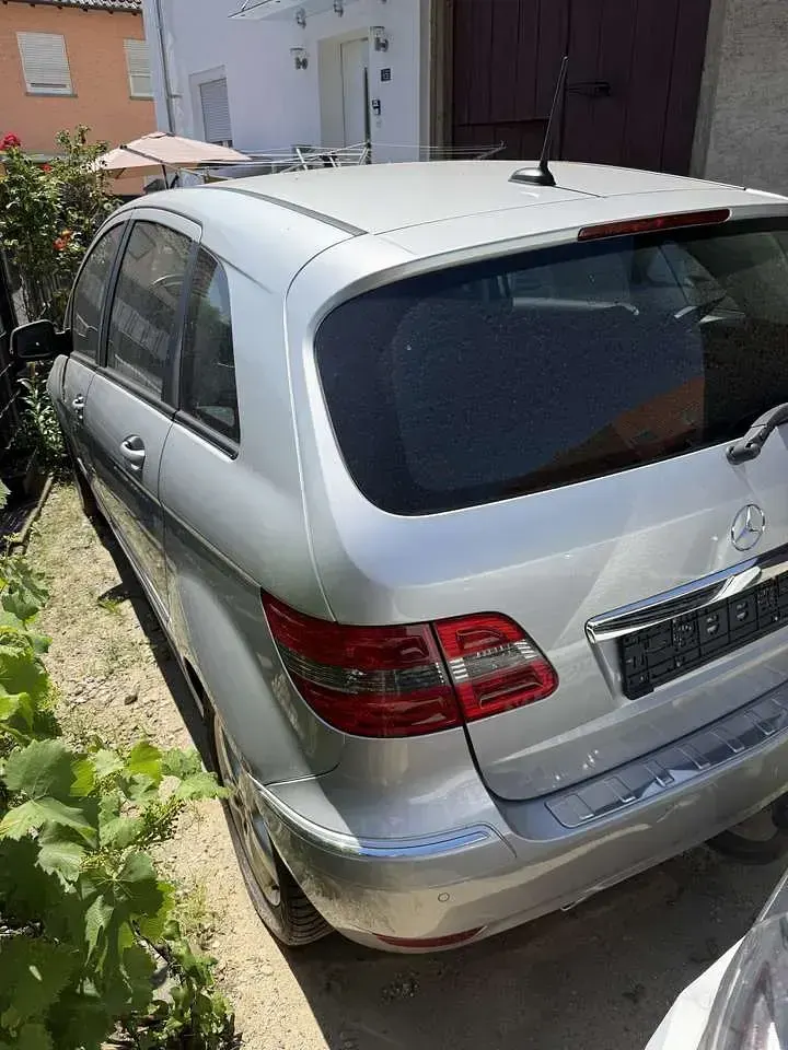 Gebraucht Mercedes B180 109 PS (80 kW) 2010 Grau Van / Kleinbus