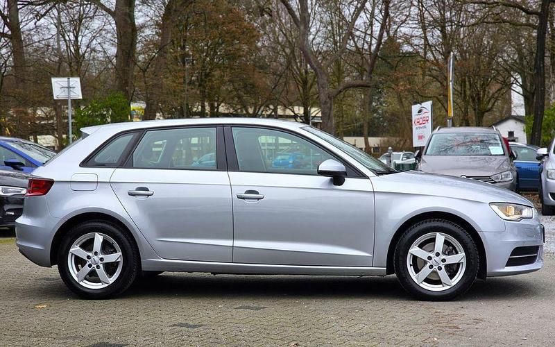 Gebraucht Audi A3 Attraction 125 PS (91 kW) 2015 Silber Limousine