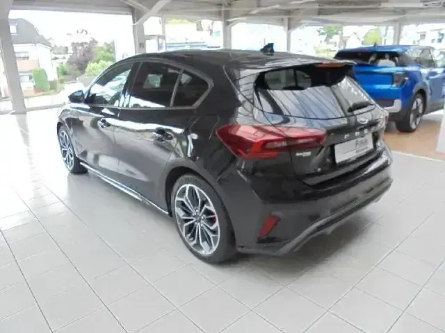 Gebraucht Ford Focus ST-Line X 155 PS (114 kW) 2023 Obsidianschwarz metallic Limousine