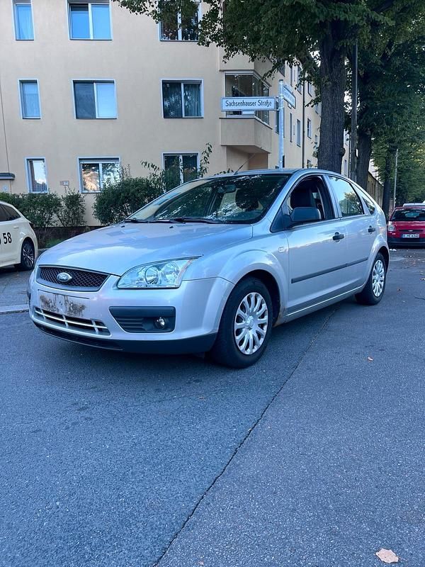 Silber Gebraucht 2005 Ford Focus Limousine | 899 € (Superpreis) - Bild 1/4