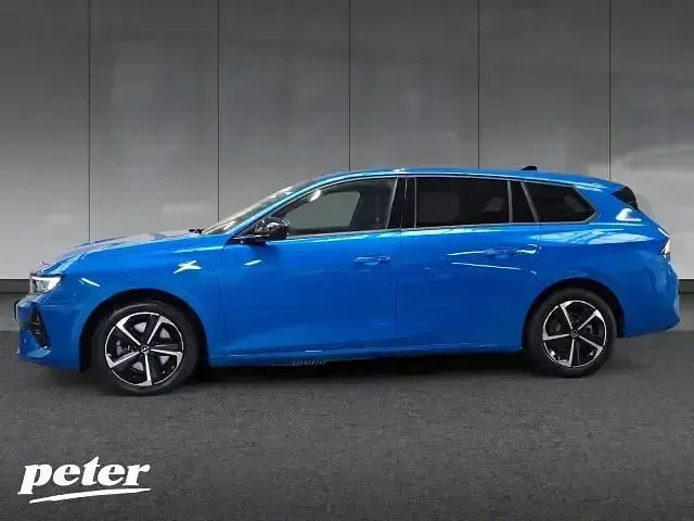 Używany Opel Astra 131 KM (96 kW) 2024 Niebieski Hatchback