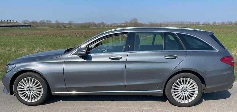 Grau Gebraucht 2019 Mercedes C220 Kombi | 22.500 € (Superpreis) - Bild 1/4
