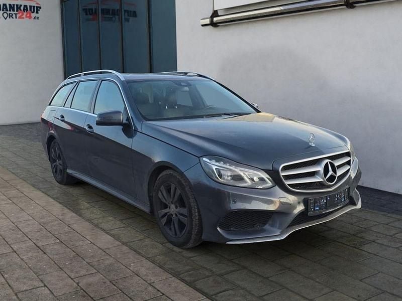Tenoritgrau Gebraucht 2016 Mercedes E250 Limousine | 10.980 € (Superpreis) - Bild 1/4