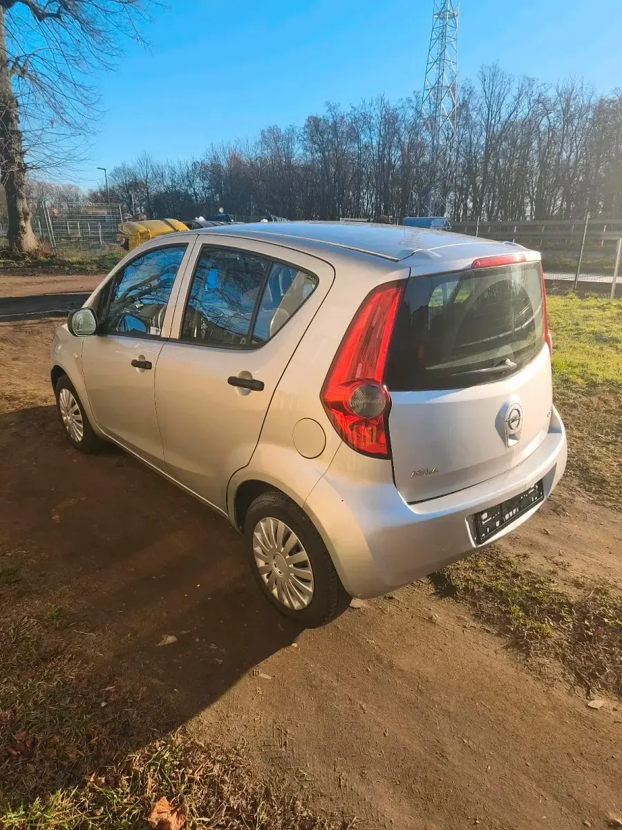 Gebraucht Opel Agila 86 PS (63 kW) 2009 Silber Kleinwagen