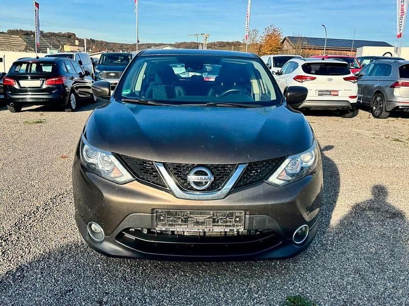 Beige Gebraucht 2017 Nissan Qashqai Acenta SUV | 10.900 € (Superpreis) - Bild 1/4
