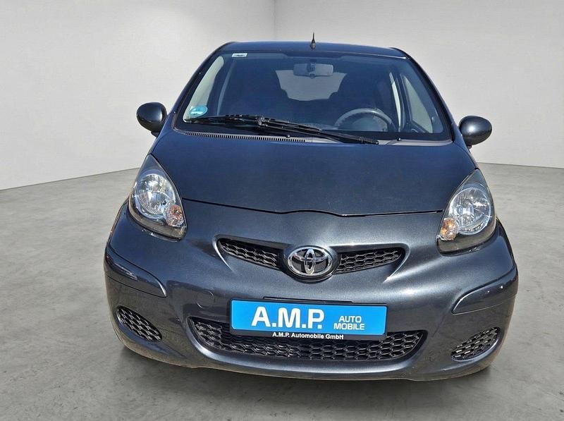 Gebraucht Toyota Aygo 68 PS (50 kW) 2009 Grey metallic Kleinwagen