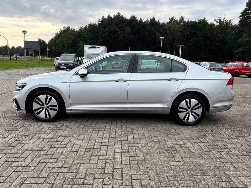 Second-hand VW Passat GTE 218 CP (160 kW) 2020 Argintiu Berlinǎ