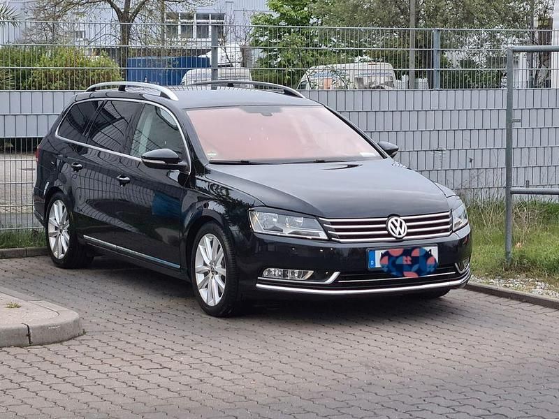 Schwarz Gebraucht 2012 VW Passat Highline Kombi | 6.700 € (Fairer Preis) - Bild 1/4