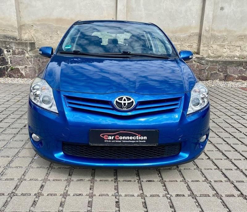 Blau Gebraucht 2010 Toyota Auris Life+ Limousine | 3.999 € (Fairer Preis) - Bild 1/4