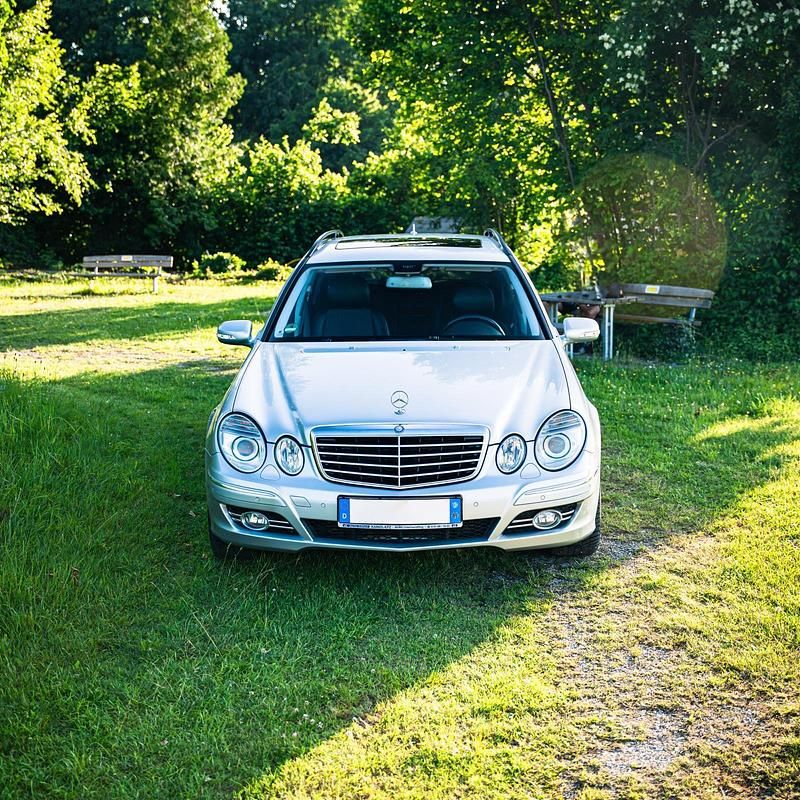 Silber Gebraucht 2006 Mercedes E280 Avantgarde Kombi | 4.200 € (Fairer Preis) - Bild 1/4