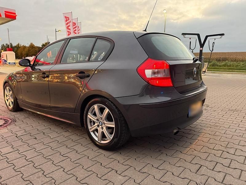 Gebraucht BMW 118 122 PS (89 kW) 2005 Grau Kleinwagen