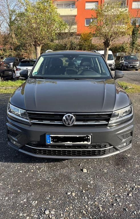 Grau Gebraucht 2020 VW Tiguan Highline SUV | 21.900 € (Superpreis) - Bild 1/4