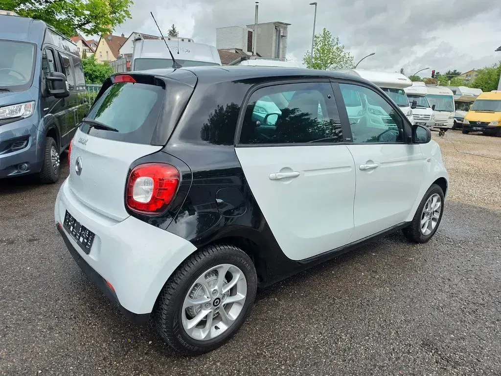 Gebraucht Smart ForFour 90 PS (66 kW) 2019 Schwarz Kleinwagen