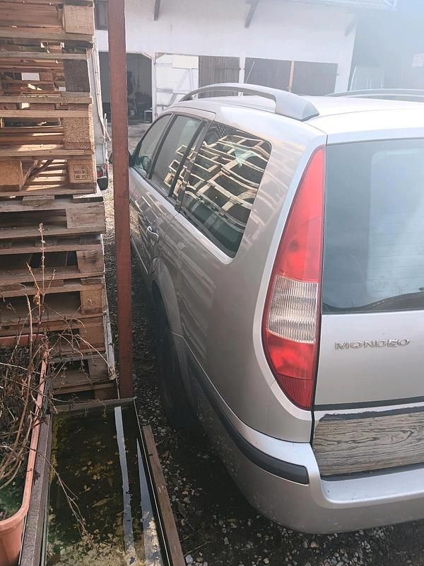 Gebraucht Ford Mondeo 145 PS (106 kW) 2001 Silber Kombi