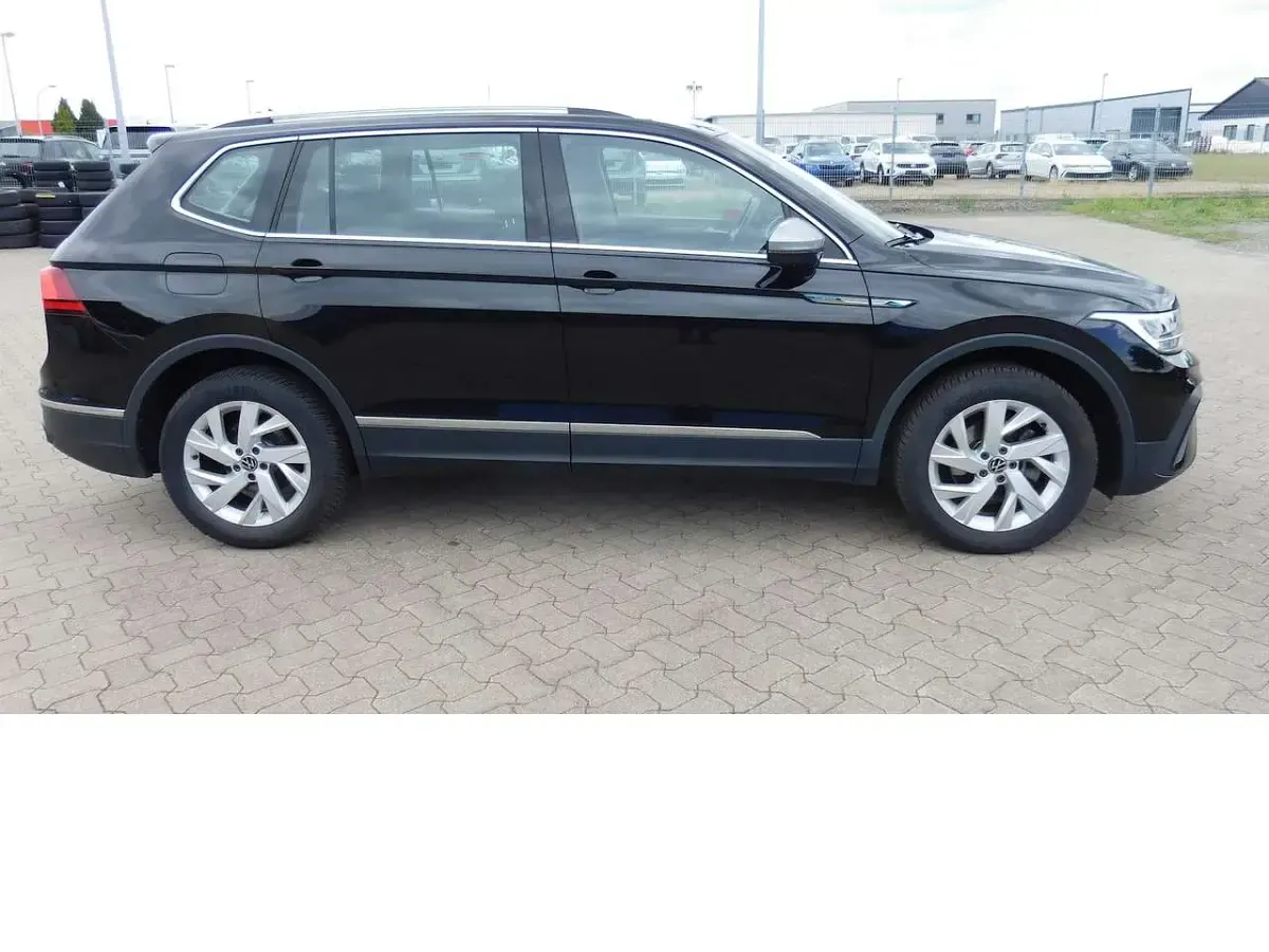 Gebraucht VW Tiguan Life 150 PS (110 kW) 2025 Deepblackperleffektmet c9x SUV