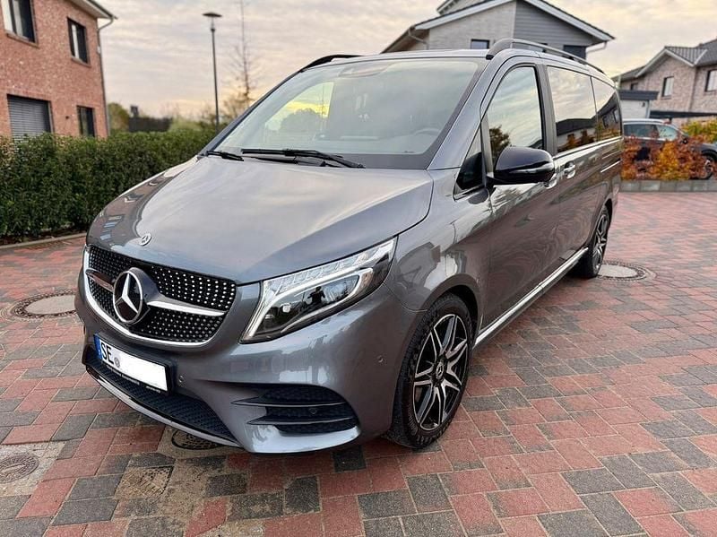 Grau Gebraucht 2022 Mercedes V250 AMG Van / Kleinbus | 54.440 € (Guter Preis) - Bild 1/4