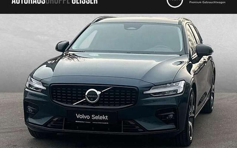 Gebraucht Volvo V60 Plus 197 PS (144 kW) 2025 Denim blue Kombi