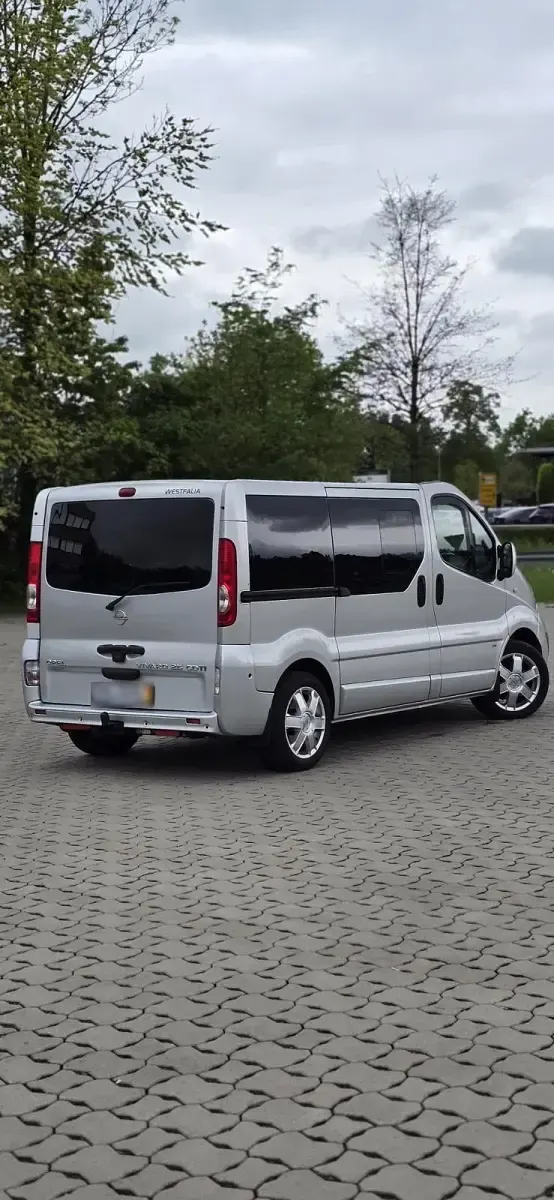 Używany Opel Vivaro 145 KM (106 kW) 2008 Srebrny Minivan