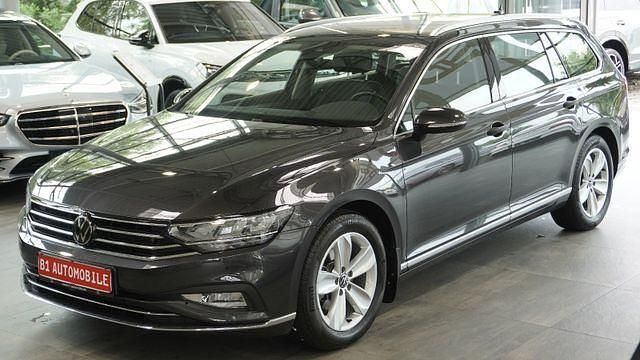 Grau Gebraucht 2024 VW Passat Elegance Kombi | 35.991 € - Bild 1/4