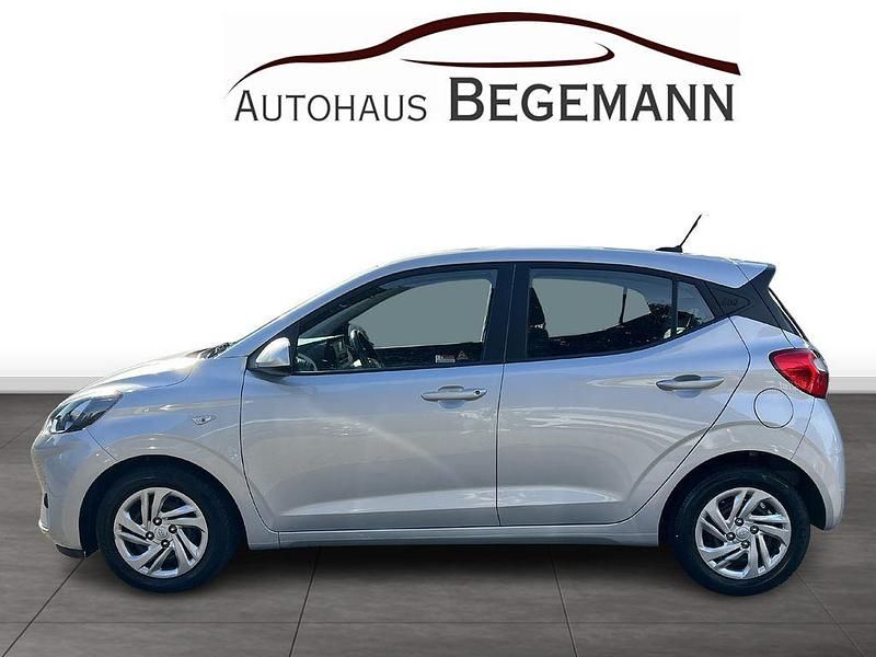Gebraucht Hyundai i10 Select 67 PS (49 kW) 2023 Silber Kleinwagen