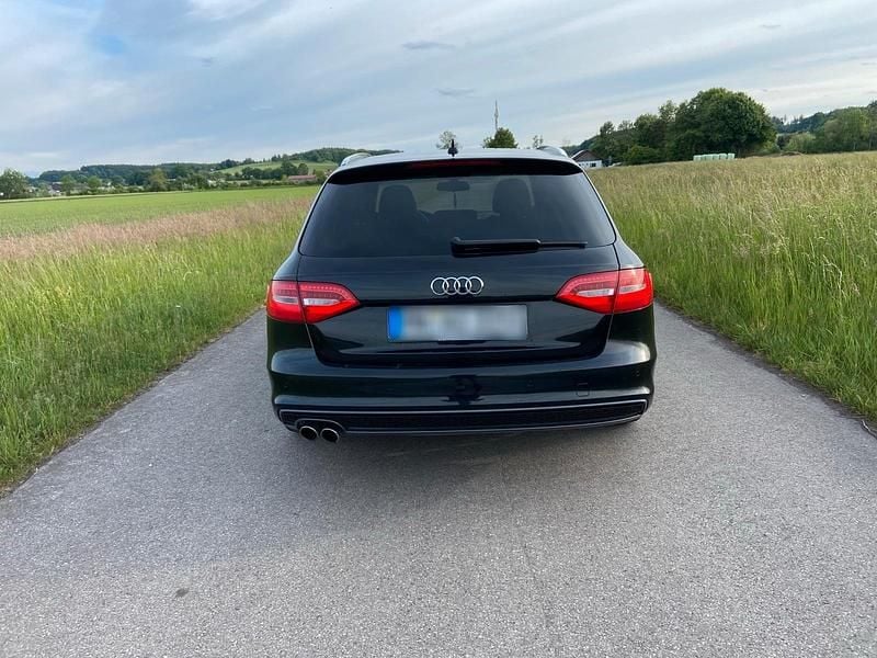 Używany Audi A4 S-Line 190 KM (139 kW) 2015 Czarny Kombi
