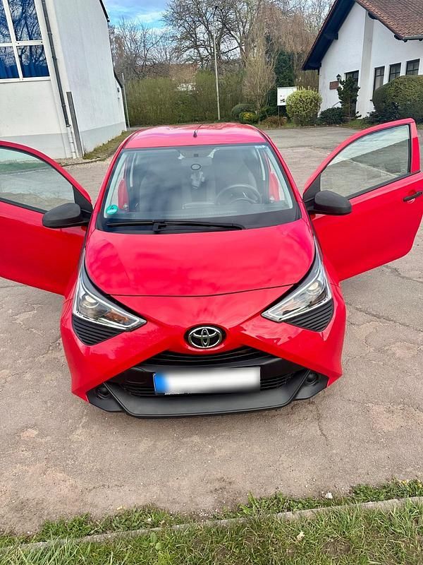 Gebraucht Toyota Aygo 72 PS (52 kW) 2019 Rot Kleinwagen