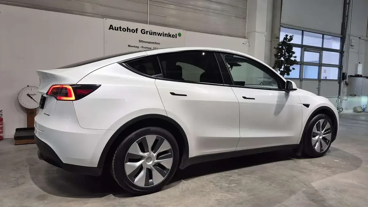 Gebraucht Tesla Model Y 378 kW (514 PS) 2023 Weiß SUV