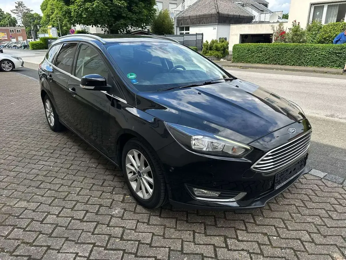 Gebraucht Ford Focus Titanium 125 PS (91 kW) 2018 Shadow black Kombi