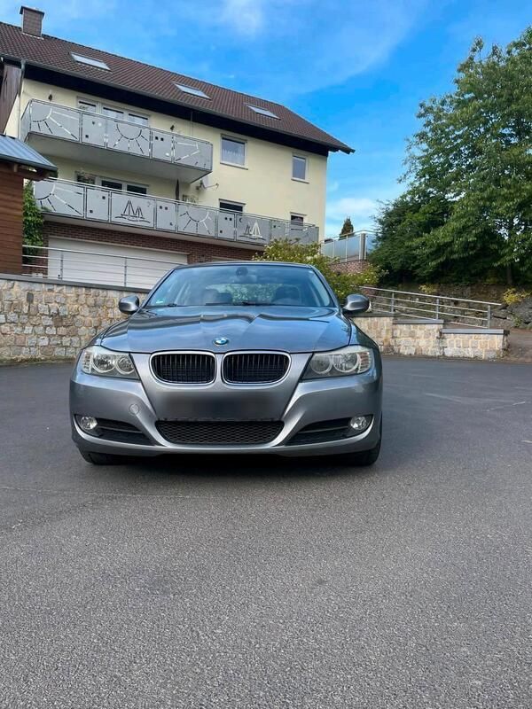 Blau Gebraucht 2008 BMW 320 Limousine | 4.000 € (Fairer Preis) - Bild 1/4