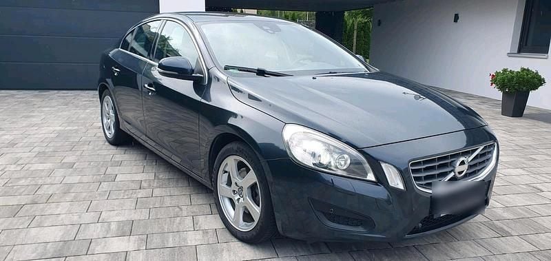 Grau Gebraucht 2010 Volvo S60 Limousine | 6.600 € (Fairer Preis) - Bild 1/4