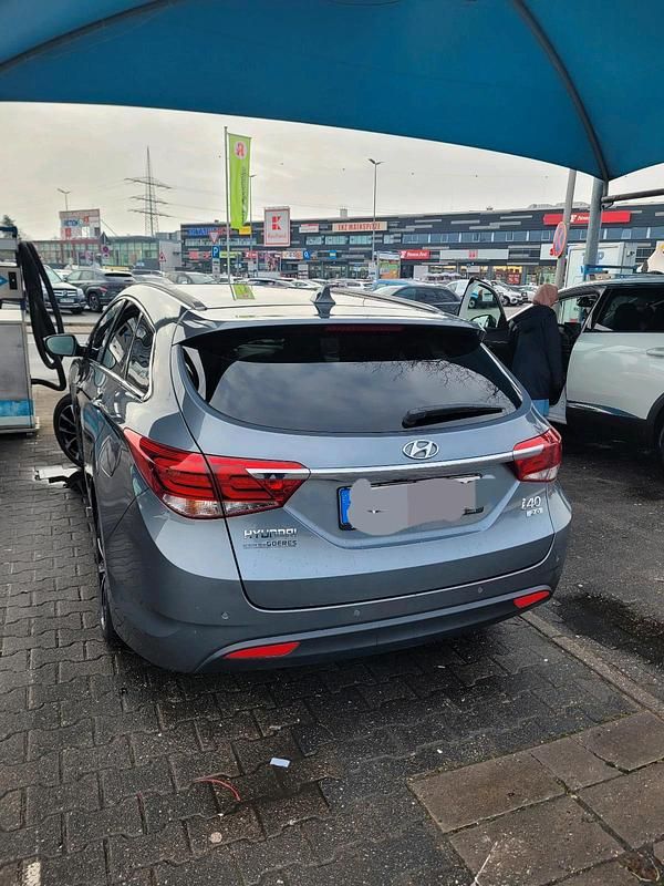 Gebraucht Hyundai i40 Edition 165 PS (121 kW) 2018 Silber Kombi