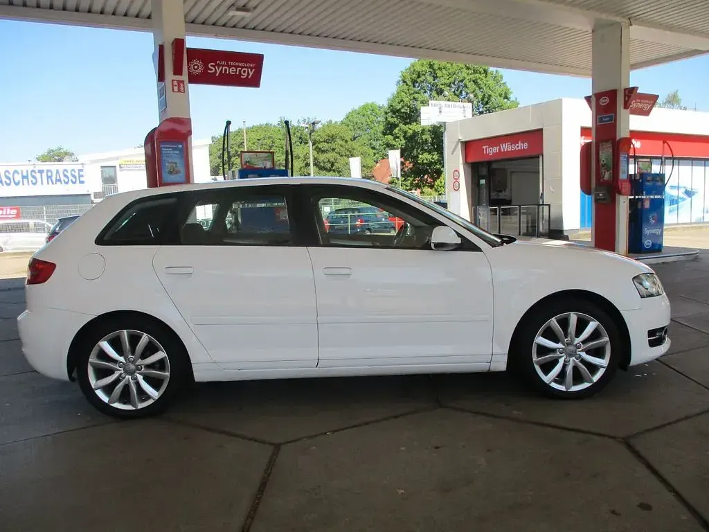Gebraucht Audi A3 Ambition 105 PS (77 kW) 2012 Weiß Kleinwagen