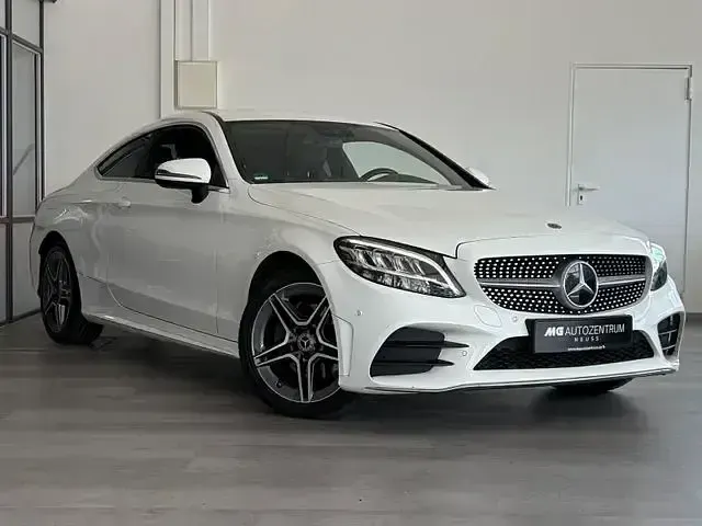 Gebraucht Mercedes C180 AMG line 156 PS (114 kW) 2019 Weiß Coupé