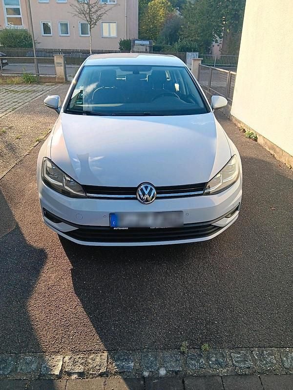 Weiß Gebraucht 2017 VW Golf VII Limousine | 8.600 € (Superpreis) - Bild 1/4