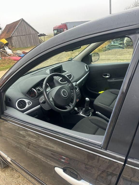 Gebraucht Renault Clio II Dynamique 103 PS (75 kW) 2011 Schwarz Limousine