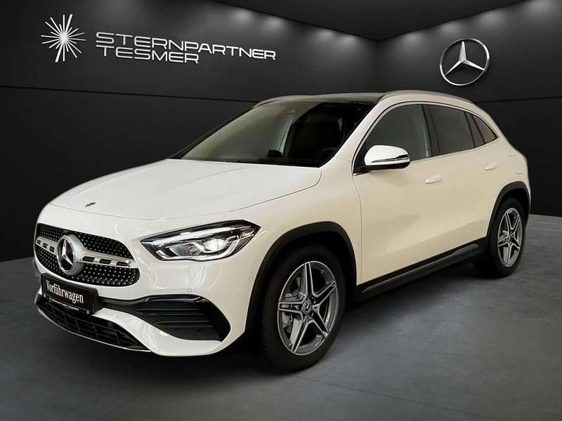 Polarweiß Gebraucht 2023 Mercedes GLA200 AMG SUV | 35.770 € (Fairer Preis) - Bild 1/3