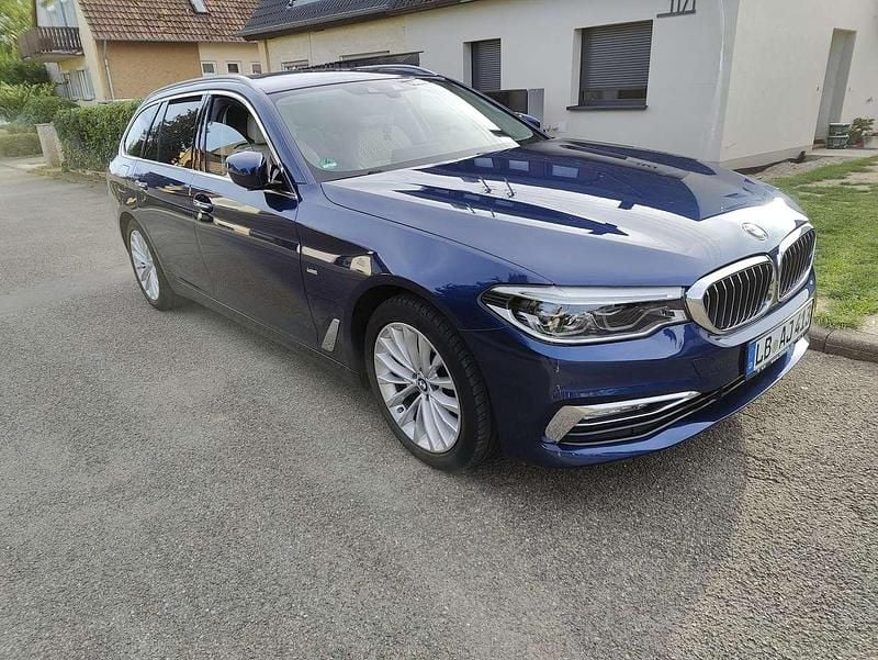Blau Gebraucht 2017 BMW 540 Luxury Line Kombi | 26.500 € (Superpreis) - Bild 1/4