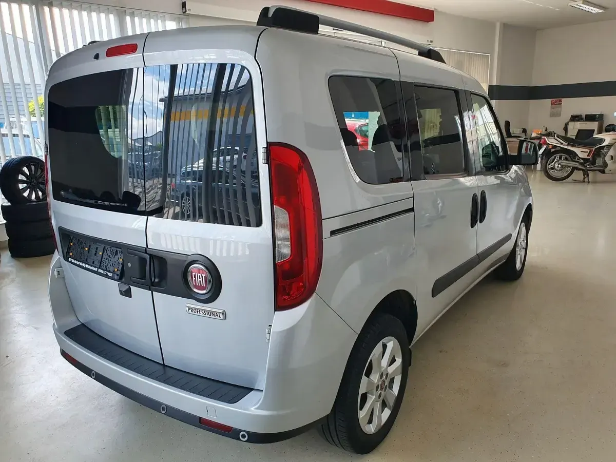 Gebraucht Fiat Doblò Lounge 120 PS (88 kW) 2021 Grau Van / Kleinbus