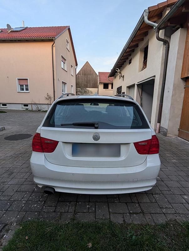 Gebraucht BMW 320 170 PS (125 kW) 2008 Weiß Kombi