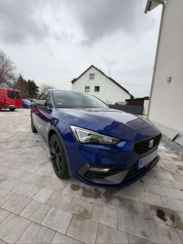 Blau Gebraucht 2020 Seat Leon FR Kleinwagen | 21.100 € (Fairer Preis) - Bild 1/4