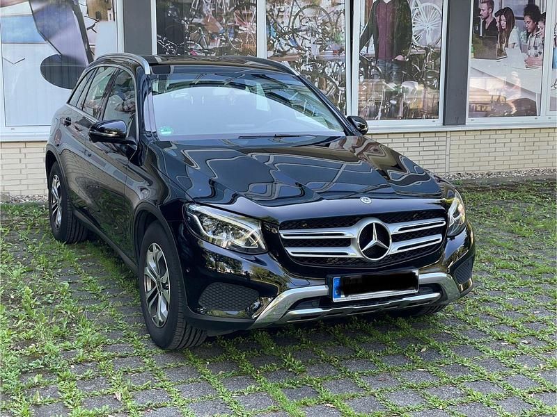 Schwarz Gebraucht 2017 Mercedes GLC220 SUV | 26.500 € (Fairer Preis) - Bild 1/4