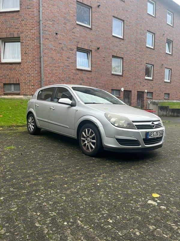 Grau Gebraucht 2004 Opel Astra Limousine | 1.970 € (Guter Preis) - Bild 1/4