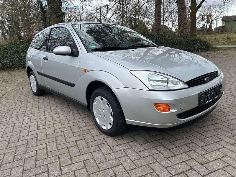 Gebraucht Ford Focus Trend 75 PS (55 kW) 2000 Silber Limousine