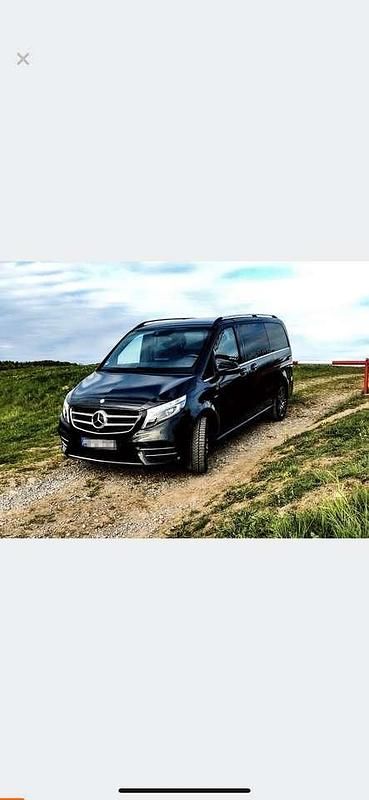 Schwarz Gebraucht 2016 Mercedes V220 Edition Van / Kleinbus | 48.000 € - Bild 1/4