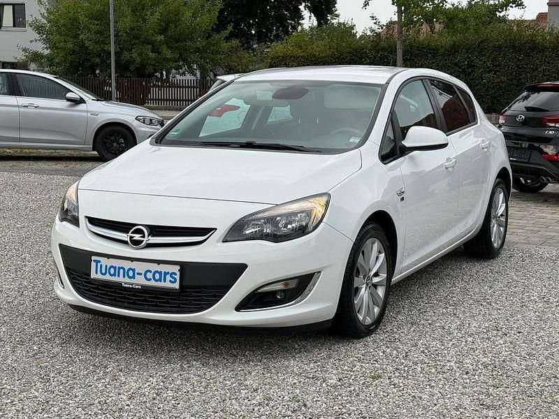 Weiß Gebraucht 2012 Opel Astra Limousine | 7.490 € (Fairer Preis) - Bild 1/4